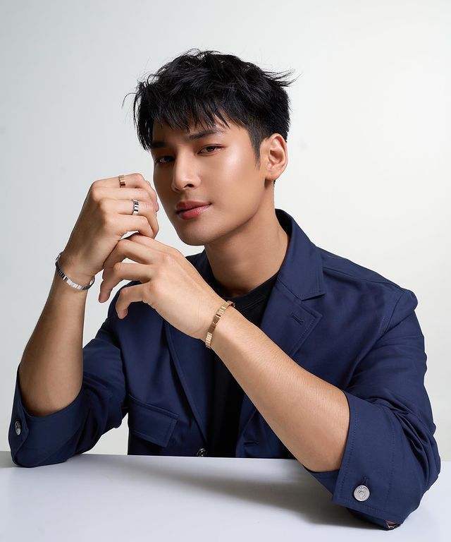 ElleMenThailand's tweet photo. อาโป ณัฐวิญญ์ @Nnattawin1 มาย ภาคภูมิ @milephakphum ร่วมถ่ายทอดความเจิดจรัสคอลเล็กชั่น Gem Dior ผลงานสร้างสรรค์โดย วิกตัวร์ เดอ กาสเตแลน ผู้อำนวยการฝ่ายสร้างสรรรค์ประจำแผนกเครื่องประดับอัญมณีของ House of @Dior 

#ELLEMENreport
#MilePhakphum 
#Nnattawin https://t.co/CvzL0rM1gA