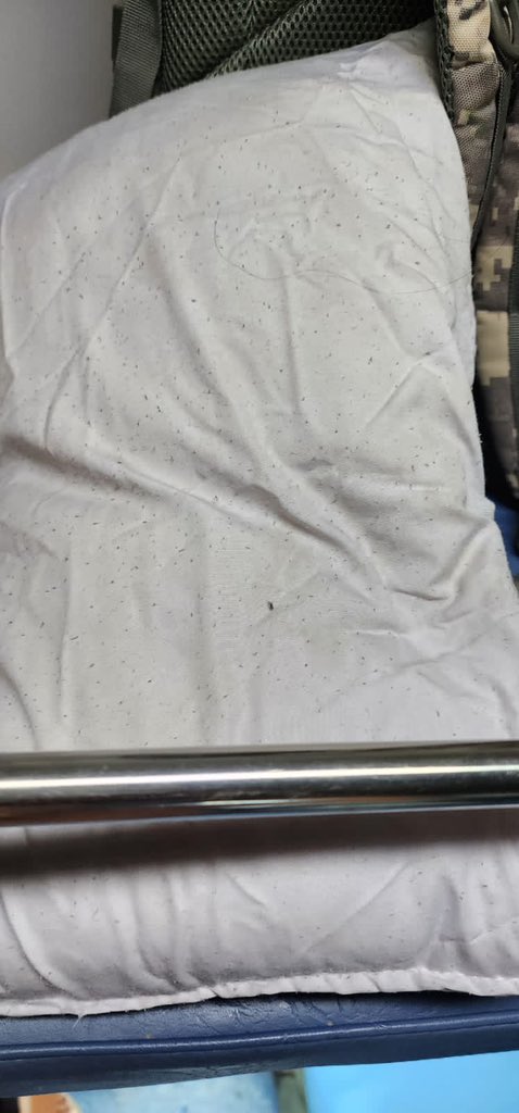 vikram_mall's tweet photo. @drm_drmizn @drmbsbner @drmljn
15048 filthy, soiled linen in AC 2. PNR 2626180212. Seats 23-24. Please arrange for clean linen. 5 packets checked. All used and dirty. https://t.co/e9HrVpl6Dm