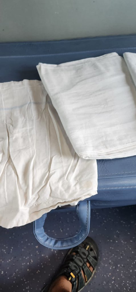 vikram_mall's tweet photo. @drm_drmizn @drmbsbner @drmljn
15048 filthy, soiled linen in AC 2. PNR 2626180212. Seats 23-24. Please arrange for clean linen. 5 packets checked. All used and dirty. https://t.co/e9HrVpl6Dm