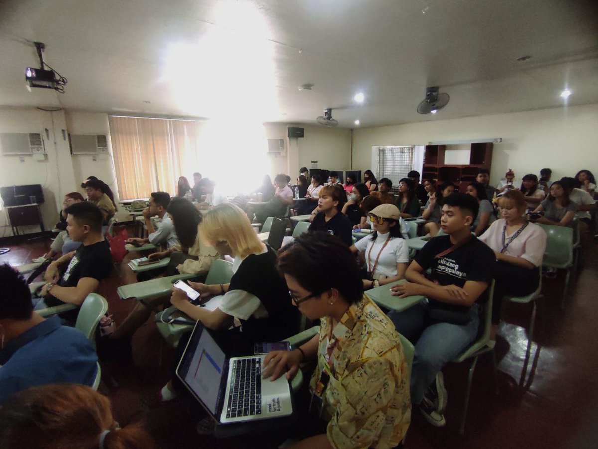 pupcocdakom's tweet photo. 𝗡𝗚𝗔𝗬𝗢𝗡 | Kasalukuyang ginaganap ang State of the COCians Address 2023 sa Audio-Visual Room ng PUP College of Communication ngayong hapon, July 21. https://t.co/HrD0lh8VU6