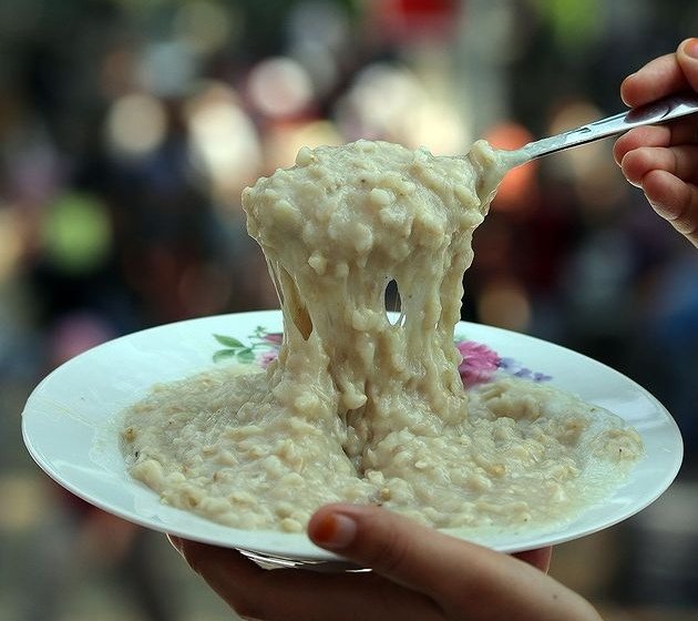 vanlinihathoca's tweet photo. Genellikle düğün ve bayramlarda yapılan, yarma buğday ve et kullanılarak hazırlanan geleneksel lezzet Helise (Keşkek), UNESCO tarafından Türkiye’nin Somut Olmayan Kültürel Mirası Listesi’ne eklendi.. 
#helise https://t.co/QutEw6fhbF