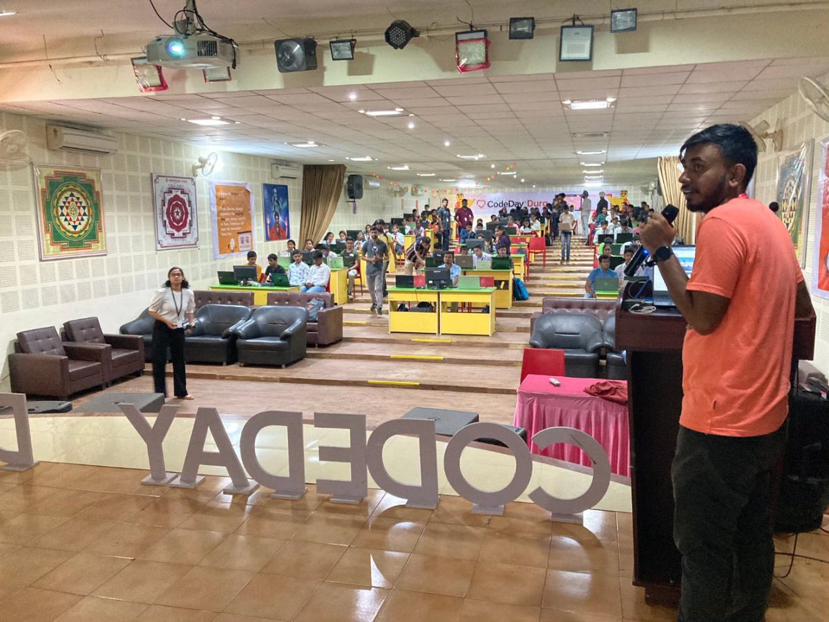 carrycooldude's tweet image. &quot;Empowering the future of tech in Chhattisgarh! 🌟🚀 As a passionate advocate for the tech community, I dedicated my efforts to support and uplift high schoolers in the region. By organizing workshops, mentorship programs, and tech events,