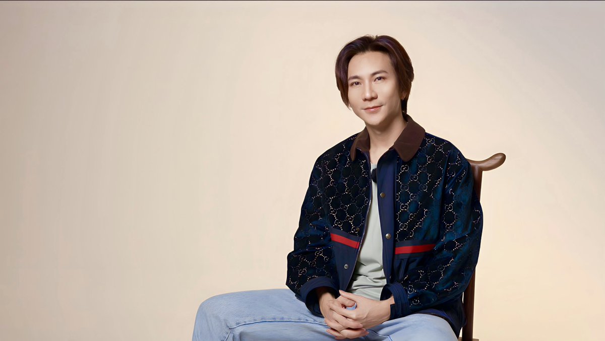 SuperstarnewsTH's tweet photo. กระทรวงวัฒนธรรมร่วมผลักดันซอฟต์พาวเวอร์ไทยดังไกลทั่วโลก
อีกขั้นกับความสำเร็จครั้งยิ่งใหญ่ของภาพยนตร์ “ #แมนสรวง ”
นับเป็นอีกหนึ่งความภาคภูมิใจของคนไทย และผู้ผลิตคอนเท้นท์คุณภาพอย่างบริษัท บี ออน คลาวด์ จากความสำเร็จของ KinnPorsche The Series (คินน์พอร์ช เดอะซีรีส์) ที่ขับเคลื่อนจนกลายเป็นปรากฏการณ์ระดับโกลบอลมาแล้ว และเร็วๆนี้กำลังจะมีผลงานภาพยนตร์เรื่องแรกอย่าง แมนสรวง ภาพยนตร์ไทยแนว  ดรามาลึกลับสอบสวนที่ได้ มาย ภาคภูมิ และ อาโป ณัฐวิญญ์ แสดงนำ ล่าสุดภาพยนตร์แมนสรวงเป็นที่     น่าจับตามองอีกครั้งหลังเพจกองภาพยนตร์และวิดิทัศน์ได้ประกาศผลการพิจารณาตัดสินการสนับสนุนงบประมาณสำหรับผลิตภาพยนตร์เพื่อส่งเสริมซอฟต์พาวเวอร์ไทยประจำปีงบประมาณ พ.ศ.2566 จากกระทรวงวัฒนธรรม ประกาศว่า ภาพยนตร์เรื่อง “แมนสรวง” ได้รับการพิจารณาตัดสินการสนับสนุนในปีนี้ บอกเลยว่าเกณฑ์การตัดสินนั้นไม่ง่าย เพราะต้องผ่านการพิจารณาจากเกณฑ์การตัดสินอย่างละเอียด รวมถึงคณะกรรมการผู้ทรงคุณวุฒิรวมไปถึงภาพยนตร์อีกหลาย ๆ เรื่องด้วยกัน 
ด้าน ปอนด์-กฤษดา ผู้บริหารบี ออน คลาวด์ ได้โพสต์ผ่านอินสตาแกรม @krispond.w ว่า “นี่เป็นข่าวที่ดีมากครั้งนึงในขีวิตผมเลย และภูมิใจมากๆจริงๆ การเลือกทำแมนสรวง ของพวกเราทุกคนมันมีจิตวิญญาณและความหมายมากมายอยู่ในนั้น ทุกวันนี้เราภูมิใจกับความเป็นไทย ที่ความปราณีต งดงาม และความเป็นคนสุขง่ายของคนไทย มันคือ soft power สำหรับเรา เราพยายามทำเต็มที่มาตลอด ตั้งแต่มี @beoncloud.official พวกเราทุกคนคิดเรื่องนี้เสมอ แต่ครั้งนี้พูดได้เต็มปากว่าได้รับการสนับสนุนจากผู้ใหญ่ในบ้านเมืองนี้โครงการนี้ของกระทรวงวัฒนธรรม เป็นพลังใจให้พวกเราอย่างดีว่า เราไม่ได้เดินลำพัง ผู้ใหญ่ให้การสนับสนุนและเล็งเห็นความจริงใจของพวกเรา ผมไปนำเสนอด้วยตนเองทุกขั้นตอน ทำตามระเบียบทุกอย่างมาถึงวันนี้ รู้เลยว่าวงการหนังไทย มีความหวังครับ ความยุติธรรมมีอยู่จริงๆ และผู้ใหญ่หลายๆท่านก็พยายามช่วยกันผลักดันหนังไทยไปสู่ตลาดโลกกันอยู่ ขอให้ตั้งใจและจริงใจกับสิ่งที่ทำ ผมและทีมงานทุกคนจะทำให้คำว่า soft power ไทย ไปให้ได้ไกลที่สุดเท่าที่ทำได้ครับ กราบขอบพระคุณครับ จากใจ”
ทั้งนี้ ภาพยนตร์เรื่อง แมนสรวงอยู่ระหว่างการผลิตและพร้อมเข้าฉาย 24 สิงหาคม 2566 นี้ ในโรงภาพยนตร์ มาร่วมติดตามชมภาพยนตร์ไทยที่จะเป็นซอฟต์พาวเวอร์ใหม่ของไทยสู่สายตาคนทั้งโลกกับภาพยนตร์เรื่อง แมนสรวง
