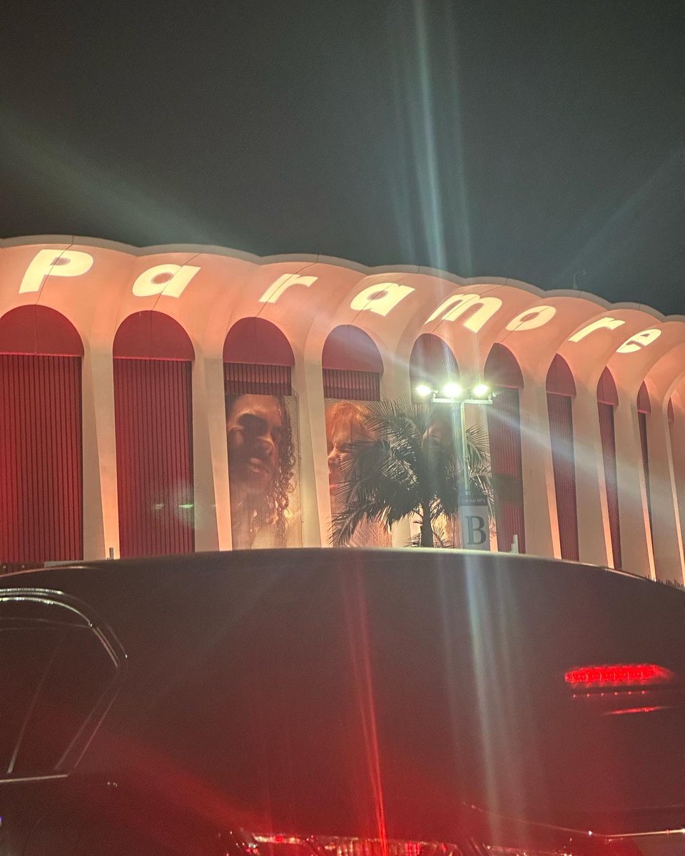 MaryWhoo's tweet photo. Beyond excited I got to see my all time fave. Band since middle school. Best experience I’ve ever had. Next goal is to meet them. @paramore #ParamoreLA1 #bestdayever https://t.co/wVifYkcZRy