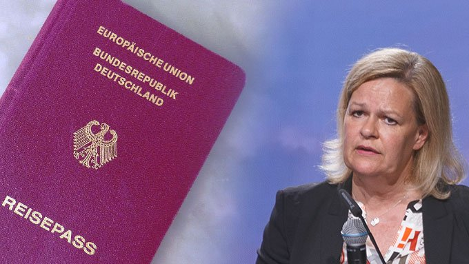 Nordkorea? Nein, totalitäre Vorzeichen in der BRD 2023.
Ampelkoalition plant Pass-Entzug: Wer globale Eliten kritisiert, darf bald nicht mehr reisen.
Dieser Vorstoß, der an die DDR-Reiseverbote einnert, kommt aus dem angeblich "freiesten Deutschland" aller Zeiten.
Der sogenannte