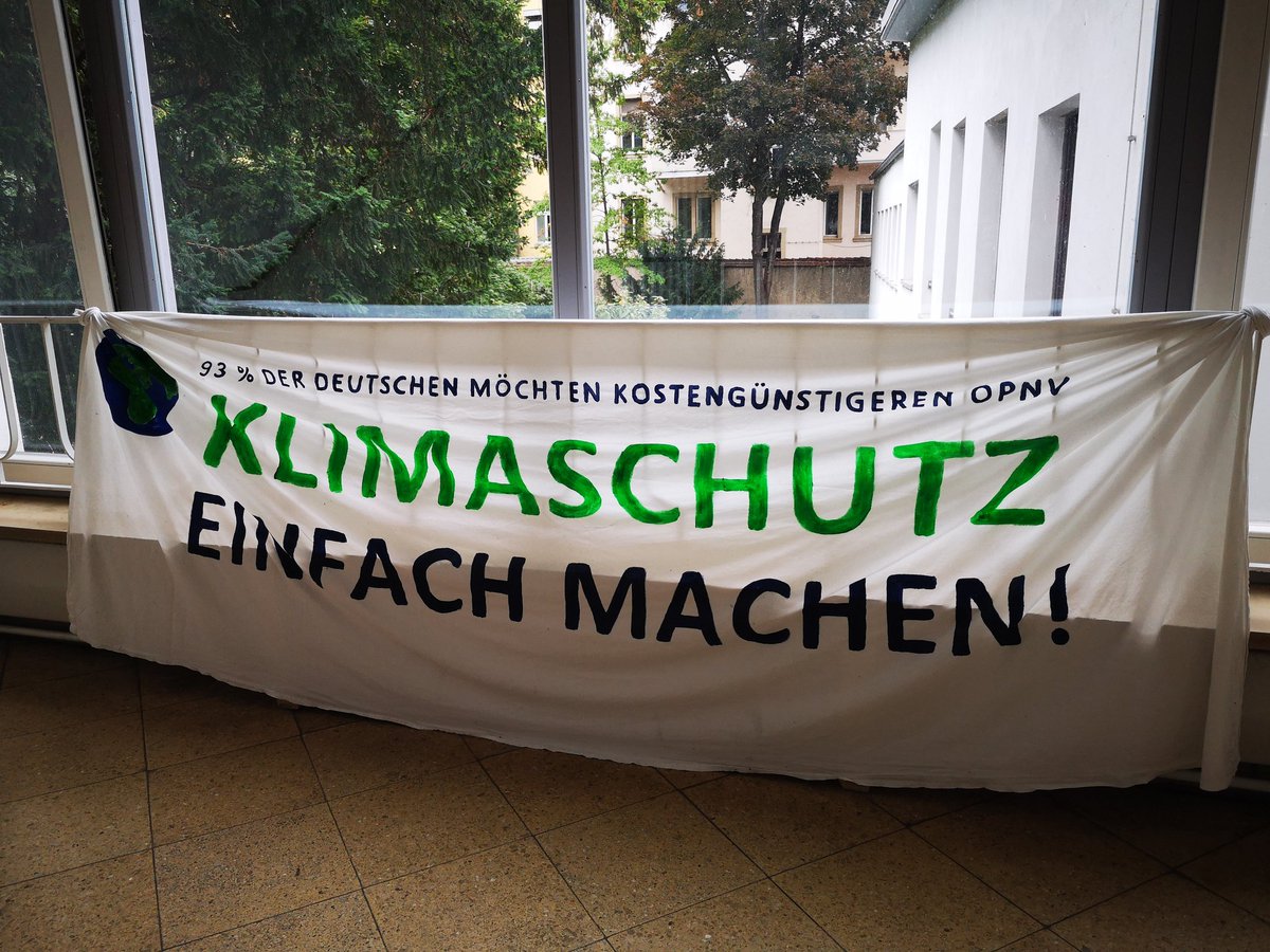 Dr. Christian Scharun (@cscharun) on Twitter photo Die Studierenden und Mitarbeitenden der <a href="/Uni_WUE/">Universität Würzburg #UniWürzburg</a> haben es verstanden! 🌍🔥💪 Die Studierenden und Mitarbeitenden der <a href="/Uni_WUE/">Universität Würzburg #UniWürzburg</a> haben es verstanden! 🌍🔥💪