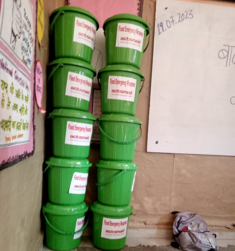 Our dedicated young volunteers are assessing loss and damage incurred by #DelhiFloods affected families and support immediate relief needs of those families  <a href="/ActionAidIndia/">ActionAid Association</a>