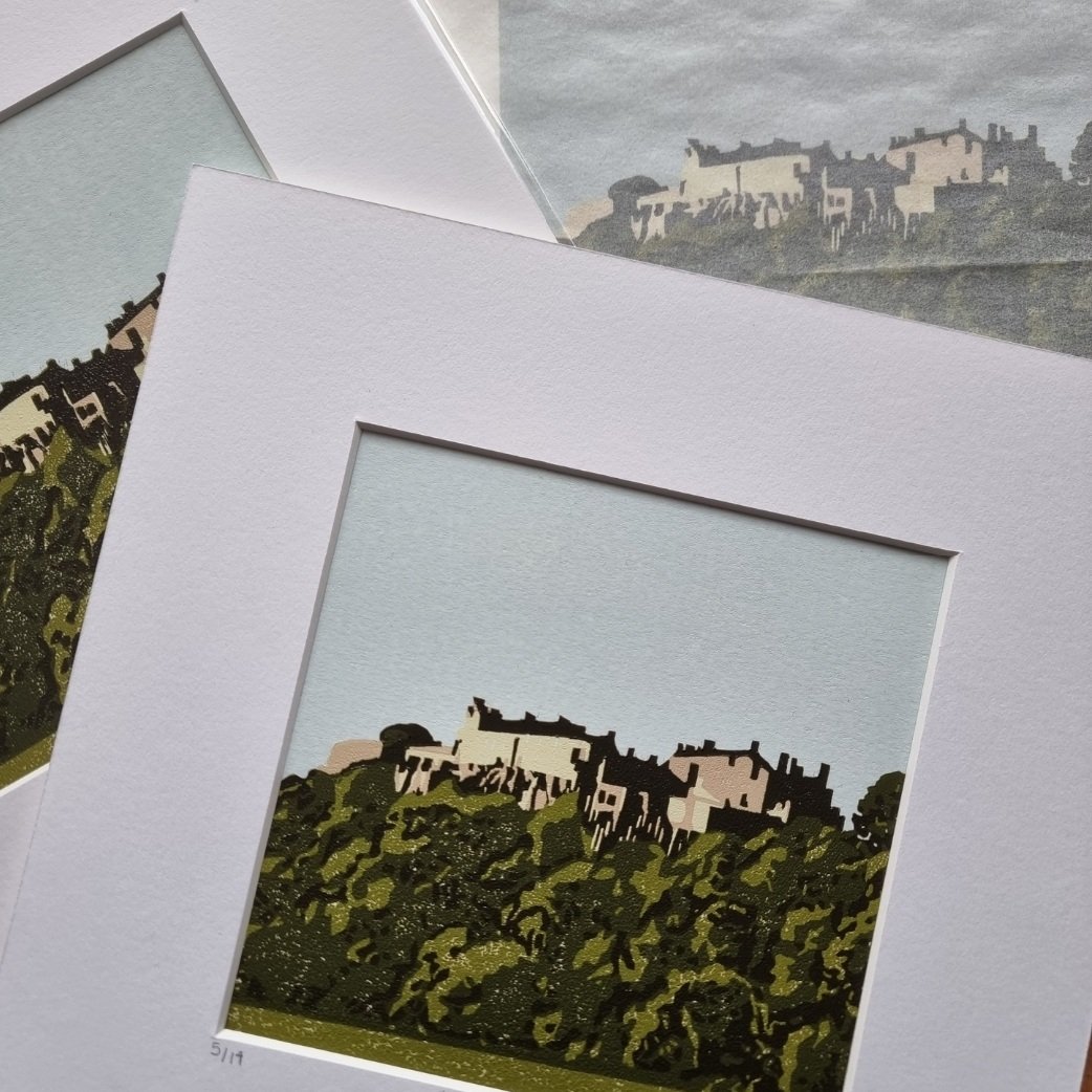 Morning #EarlyBiz you can find 'Stirling Castle' in shop with loads of other Original Linoprints - My Isle prints are all on offer at the moment 🖤
thebritishcrafthouse.co.uk/shop/annabilyk…
#UKGiftHour #ukgiftam #tbch #thebritishcrafthouse #printmaking #stirling #stirlingcastle #artistsontwitter