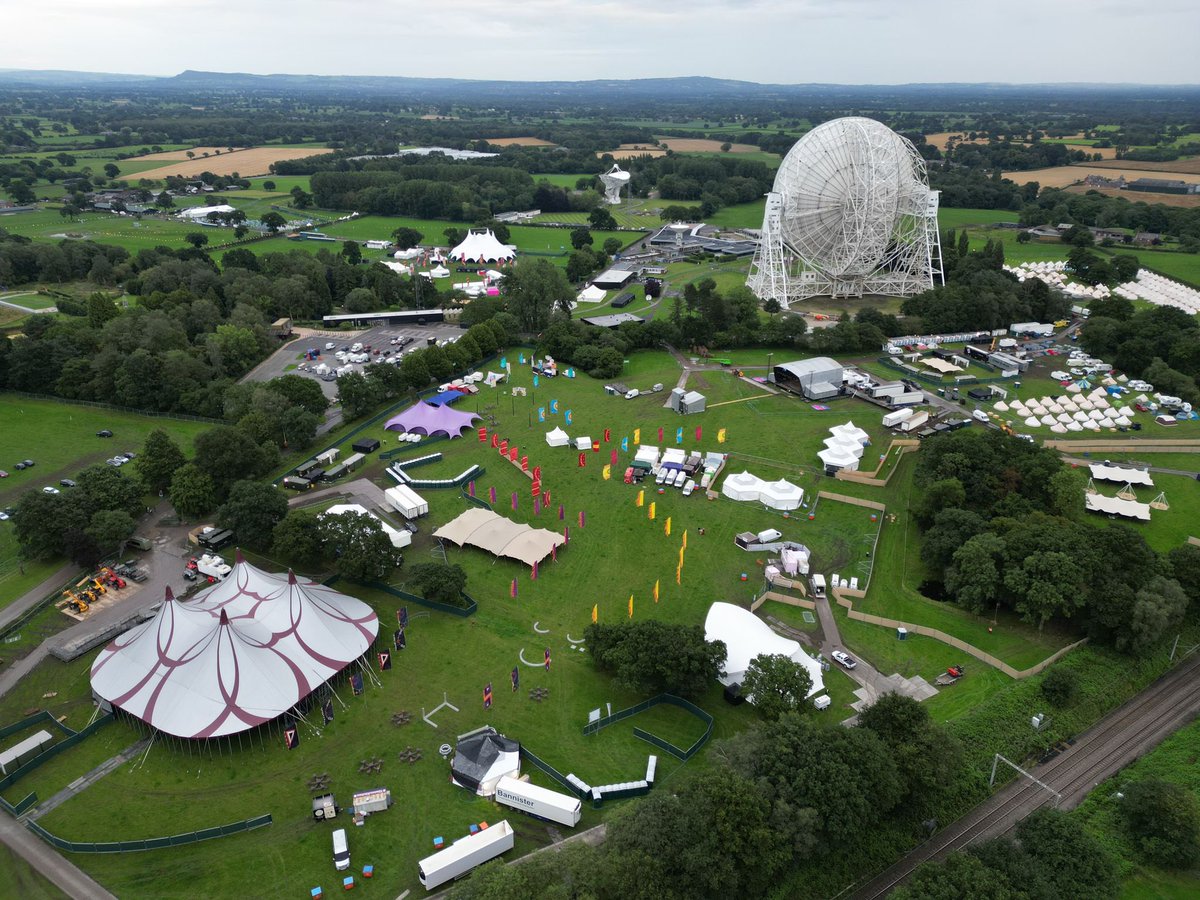 Come to our exhibition stand @bluedotfestival and experience the newest mission to our Sun: 🧲 Explore magnetic fields 🥽 Take a #VR tour of the spacecraft ‍👩‍🔬 Chat with researchers 🛡️ Touch the heat shield Details 👉 discoverthebluedot.com/profile/solar-…