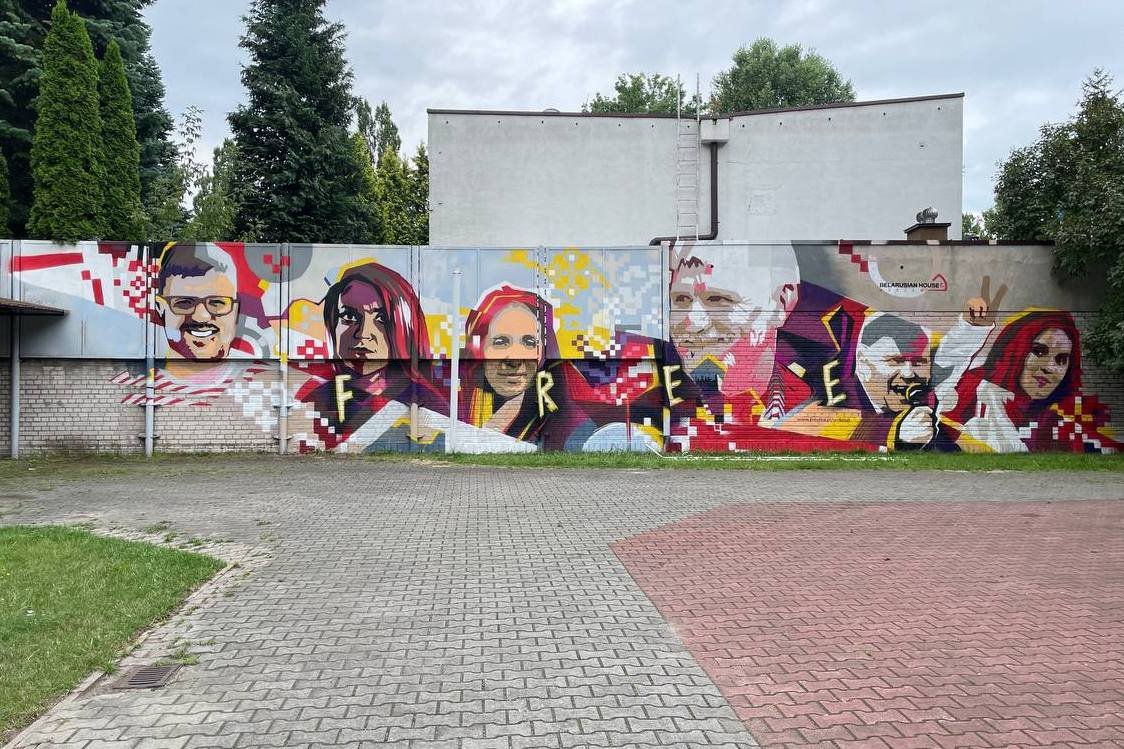 Viasna on Twitter: "Фотафакт: графіці з беларускімі палітвязнямі ў ...