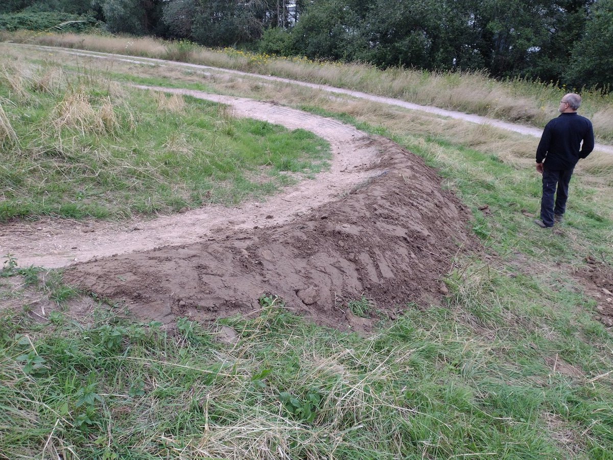 HarryGrevers's tweet photo. MTB route "Winterswijkse Berg" ligt er ook weer strak gemaaid bij, met ook wat herstelwerk #Winterswijk #vrijwilligers https://t.co/oYAMlod3Gd
