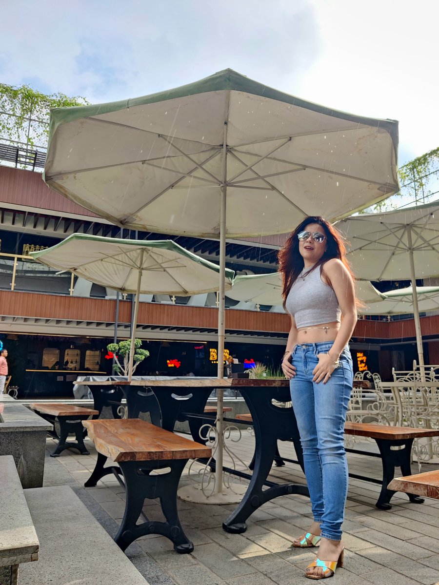 z_theangel's tweet photo. Keep your face always toward the sunshine, and shadows will fall behind you 🌞
#itsraining #surbhisoni #missindiainternational #missjodhpur #missdiva #ztheangel #grey #rainyday #abs #flatabs #fitness #hyderabad #pub #club #jaipur #style #fashion #hair #beauty #glamour #🧿 https://t.co/qV2rSNBYCw
