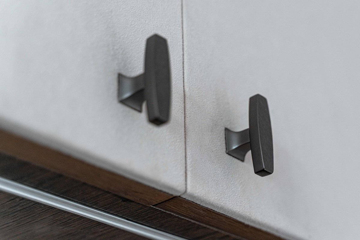 WestWindows's tweet photo. Seamlessly integrating form and function to elevate the aesthetics of your cupboard doors.

Get in touch today 📲

#london #londonjoinery #irongmongery #joinery #craftsmanship #sashwindows #windows #londonwindows #londoninteriors #doorhardware #interiordesign #interiordetails https://t.co/spO4dzDcYe