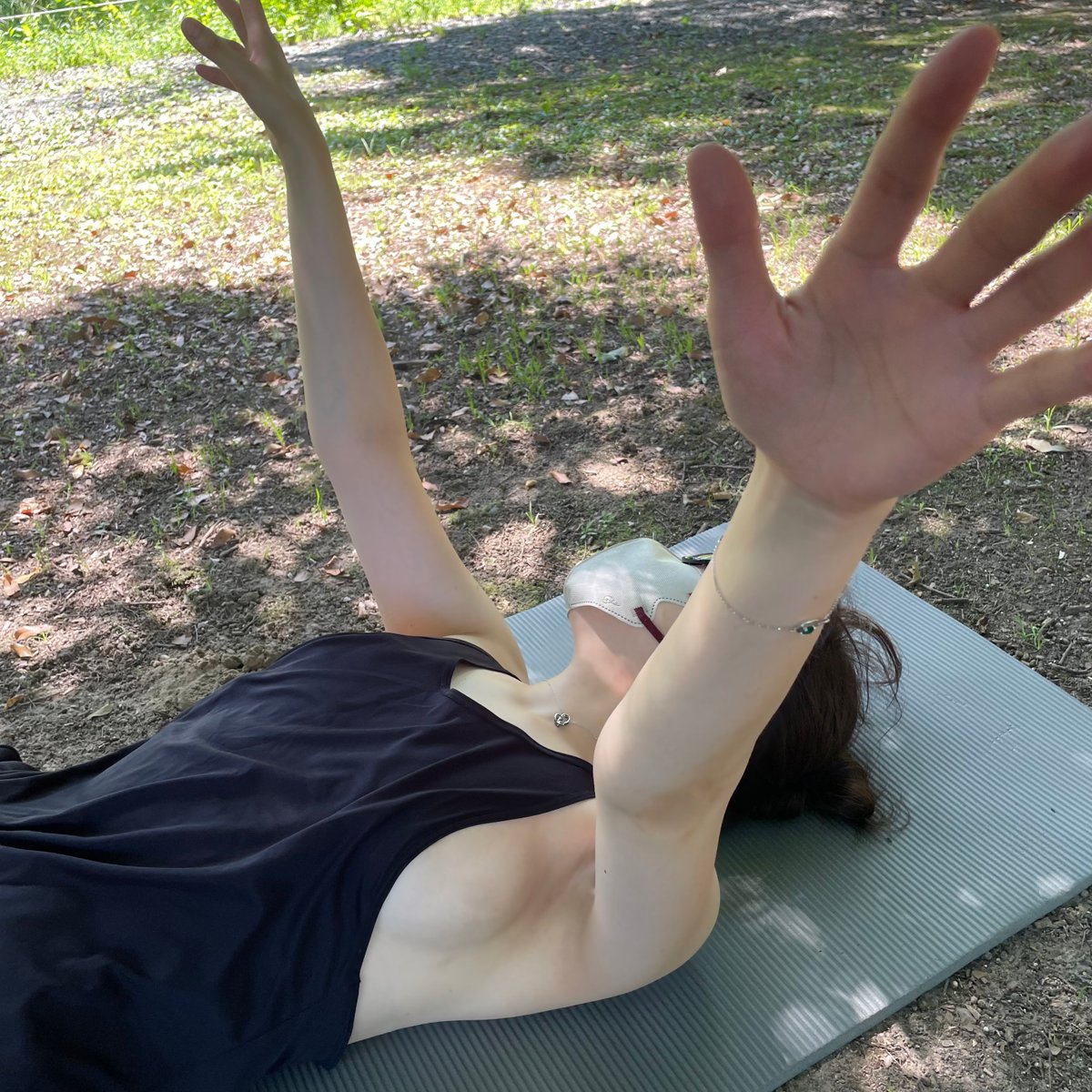 sen_vlog's tweet photo. https://t.co/OKrocB63cJ
ばんざーい！
外でのーぶらストレッチ解放しすぎ？w https://t.co/DvW5sJQXJm