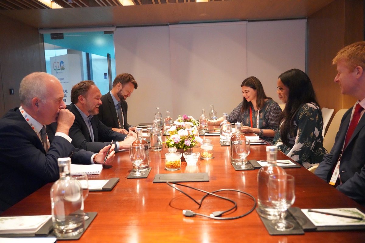 DanishMFA's tweet photo. We need to speed up efforts to reach #SDG7 on ensuring access to clean and affordable energy for all.

Focus on #energyaccess, #energyefficiency and #renewbles on the African continent.

Meeting between @SEforALLorg CEO @DamilolaSDG7 and @DanJoergensen https://t.co/v6r8iBHM50