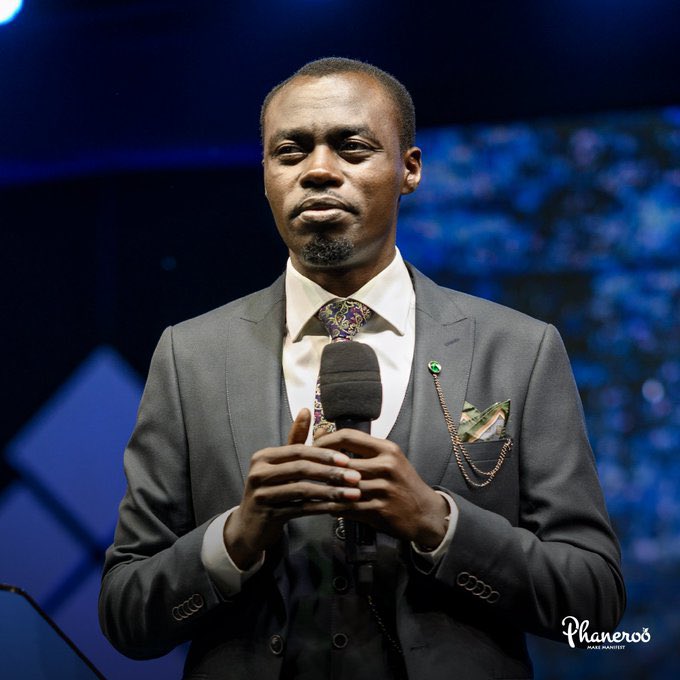 chenemi4me's tweet photo. Happy birthday Apostle, thank you for yielding, thank you for the sacrifices, thank for saying yes to Jesus, the entire world is blessed to have you, May your anointing never run dry, your light will continue to shine. Have a beautiful new year sir.  #Phaneroo 
#manoftheword https://t.co/kWYI5ViKtR