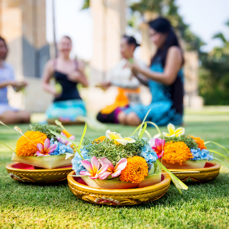 themuliabali's tweet photo. Experience a body, mind & soul rejuvenation like no other with our 60 minute personalized sound healing session. This generations-old practice brings deep relaxation and harmony to your body through the vibrations of Tibetan singing bowls by balancing your chakras #EscapetoMulia https://t.co/t76WKml7U2
