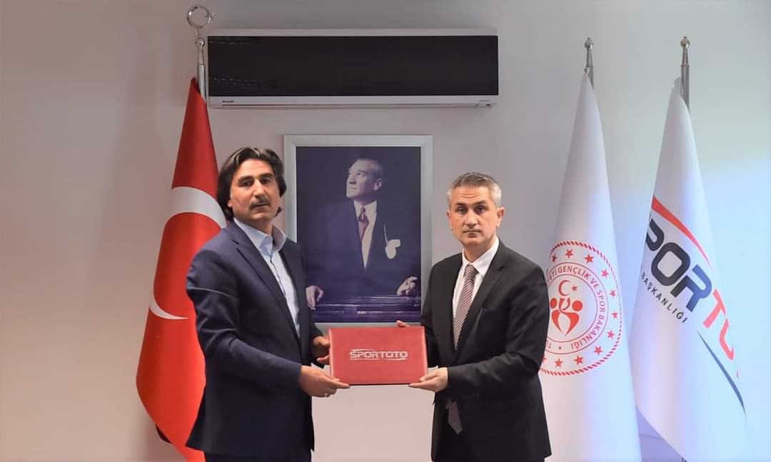 Spor Toto Teşkilat Başkanlığımız ile Belediyemiz arasında imzalanan protokol ile her yıl geleneksel hale gelen Balıkgöl Festivalindeki Sportif etkinlikler için destek aldık. İlçemiz adına Gençlik ve Spor Bakanımız ve Spor Toto Başkanlığımıza teşekkür ederiz <a href="/SPORTOTO/">Spor Toto Teşkilat Başkanlığı</a> <a href="/OA_BAK/">Dr. Osman Aşkın Bak</a>