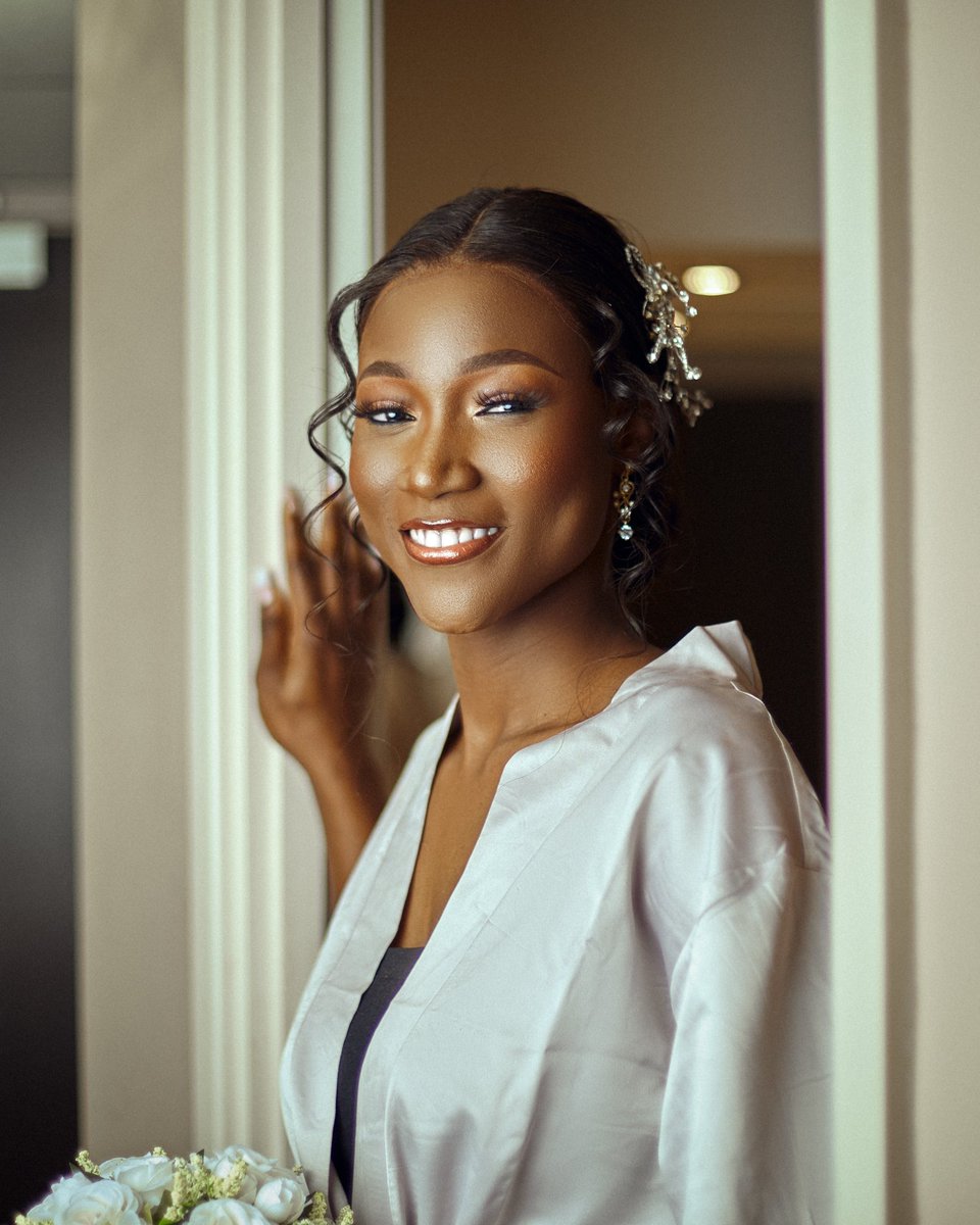 aysticks's tweet photo. @TheMayorOtu Photography will change my life 
.
I am a Nigerian Wedding Photographer based in the UK. https://t.co/hbu65FgxTK