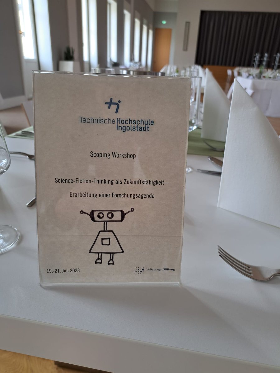 ankeanna64's tweet photo. Sind im  #schlossherrenhausen etwa Aliens gelandet? Nein. Hier fördert die @VolkswagenSt neben drei weiteren den Scoping Workshop #sciencefictionthinking der @th_ingolstadt . Einen guten Abschlusstag allen. 👽 https://t.co/Qu88UBQ2v3
