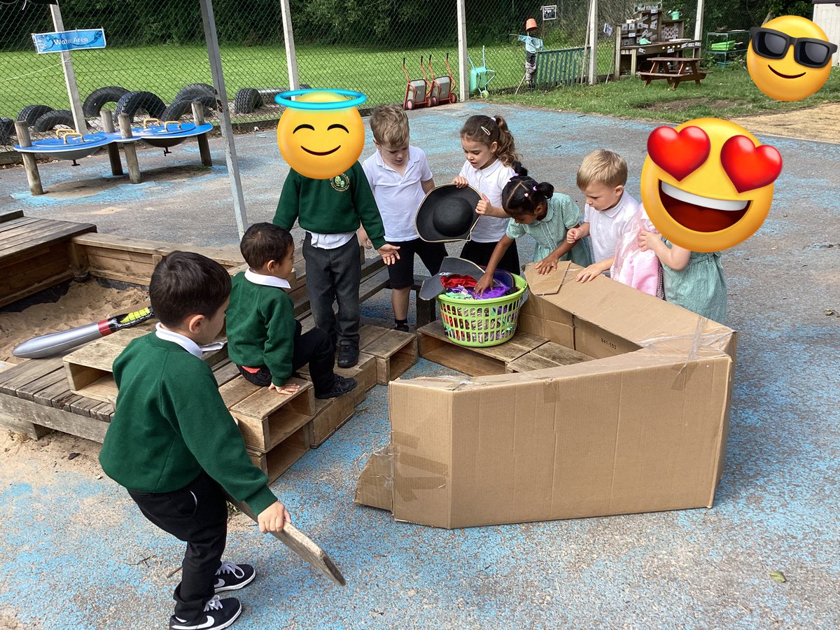 HighwoodPrimF1's tweet photo. Last day fun in Nursery. Thank you so much to all our families for your support this year, lending us your wonderful children and for your generous gifts. Happy holidays! https://t.co/HVs3ETzcPM