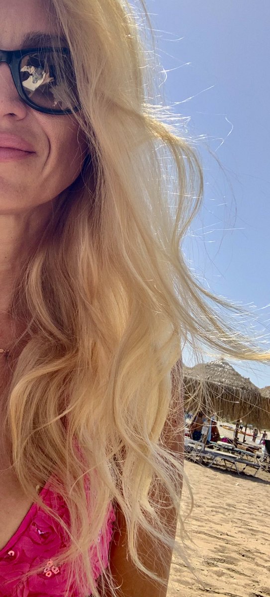 antarasfg's tweet photo. ..και να παίζει La plage de Saint Tropez από Army of lovers. https://t.co/F3J8FnwMCR