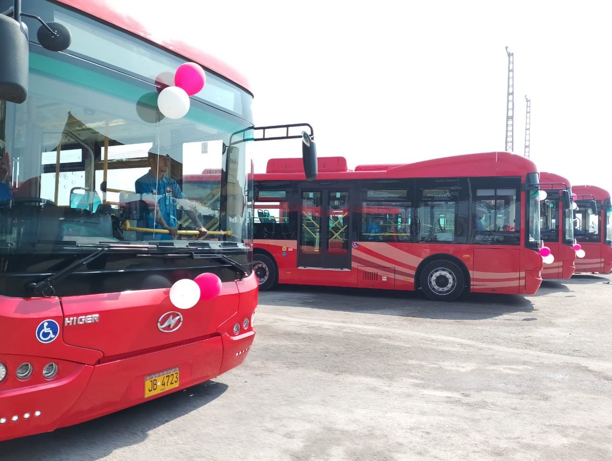 In these times of financial crisis n petroleum prices hikes, #PeopleBusService is a blessing for the ppl of #Sindh. Daily thousands of ppl travel in these air conditioned buses with minimum fare.Just to provide relief to ppl the fares will remain same for more 6 months 🙌