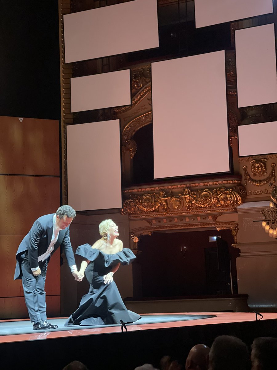 JordiMadd's tweet image. Recordant #recital de 2 veus q formen part de l’ànima del @Liceu_cat del s.XXI: @SondraRadvan &amp;amp; @piotrbeczala 
#crítica para @LaVanguardia de 2 voces de oro: #Radvanovsky &amp;amp; #Beczala. Carisma, poderío vocal y estima por el #Liceu. #ópera #Barcelona #soprano #tenor