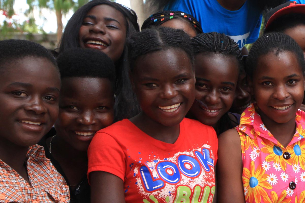 MohamedFall's tweet photo. In #Zimbabwe, 1 woman out of 3 is married before reaching adulthood, and more than 1 out of 5 adolescents give birth. To #endchildmarriage, @UNICEFZIMBABWE launched a campaign a year ago to engage with communities and #EmpowerWomen and girls - https://t.co/YWtO4c6anf https://t.co/RJhieU0alk