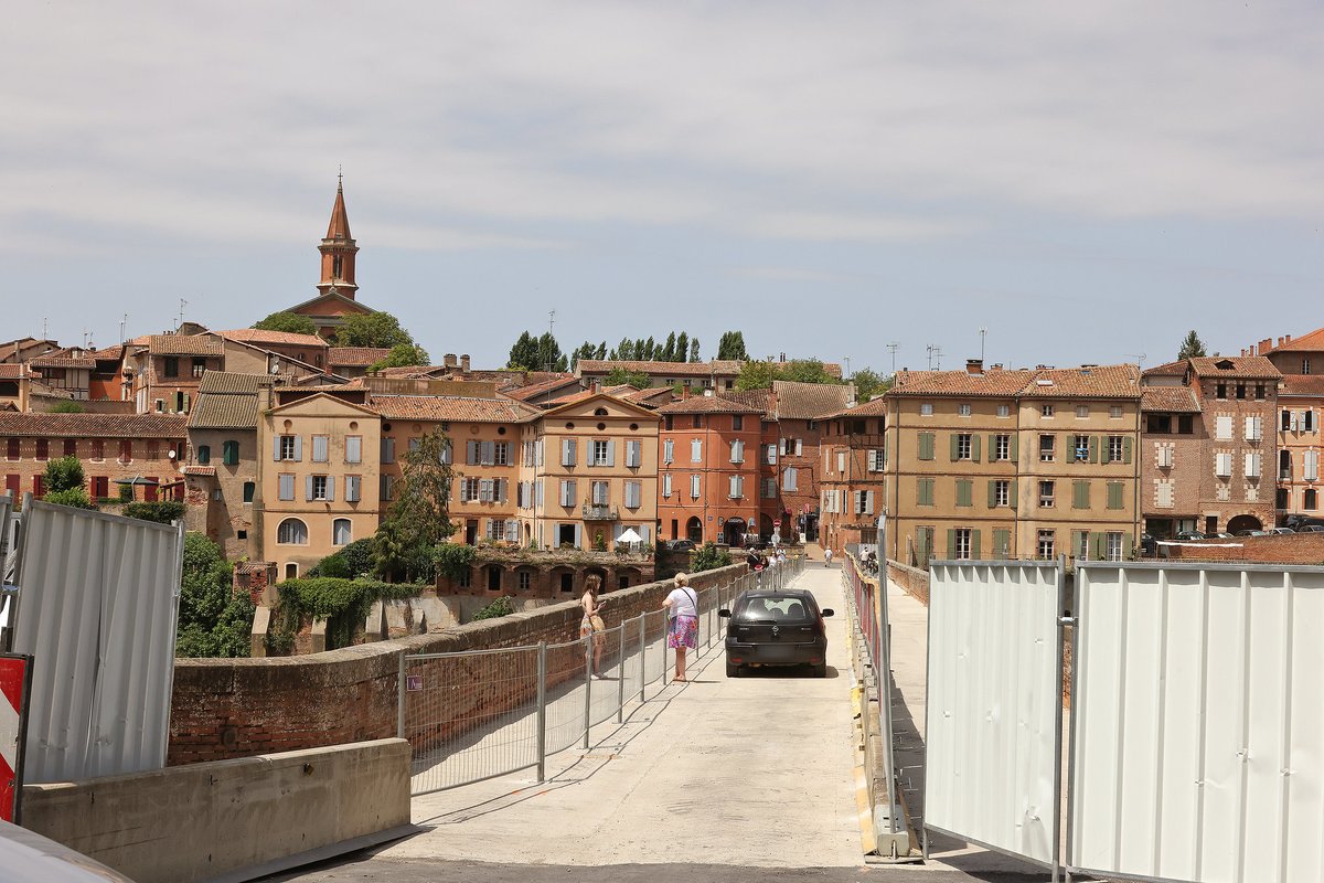 Le Pont-Vieux à #Albi est à nouveau ouvert dans un sens de circulation, du centre-ville vers le quartier La Madeleine .
Pour votre sécurité, restez vigilants sur cette zone en chantier.

👉 + D'INFOS : bit.ly/ActuTravauxPon…