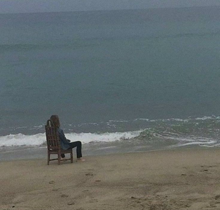 lacrimaesomnia's tweet photo. “Eğer düşünmeseydim, daha mutlu olurdum.”

Sylvia Plath https://t.co/7mFgsk0Chu