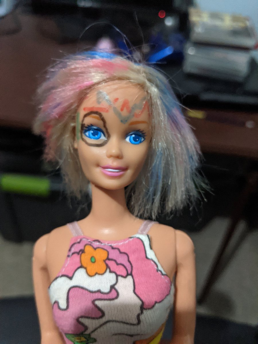 I have officially made a 90s style Kate McKinnon Weird Barbie (first outfit). Still disappointed we're only getting her 2nd/cleaned up and styled look for the official Weird Barbie https://t.co/lAB4wEEOhg