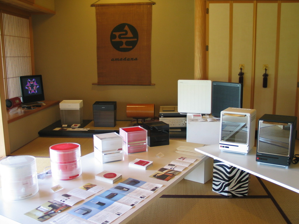 未来に続く
1冊のファイル

1998年-2023年
821回分の企画内容を
ご覧ください

ルイーズ バカン
paperable
黒川雅之
怪談ぐい呑み
WASARA
細見美術館
3120
MONOPURI
鹿沼のすごい木工プロジェクト
魚魚あわせ
カミプレ
甲斐のぶお工房
Finlayson
ほか

案内ハガキ
無料配布中

ekiten.jp/shop_58710454/…