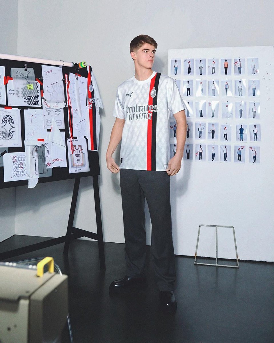 😍 Así es la nueva camiseta del <a href="/acmilan/">AC Milan</a> para la temporada 2023/24

💬 ¿Es la camiseta más bonita de la nueva temporada?

#ACMilan #SerieATIM