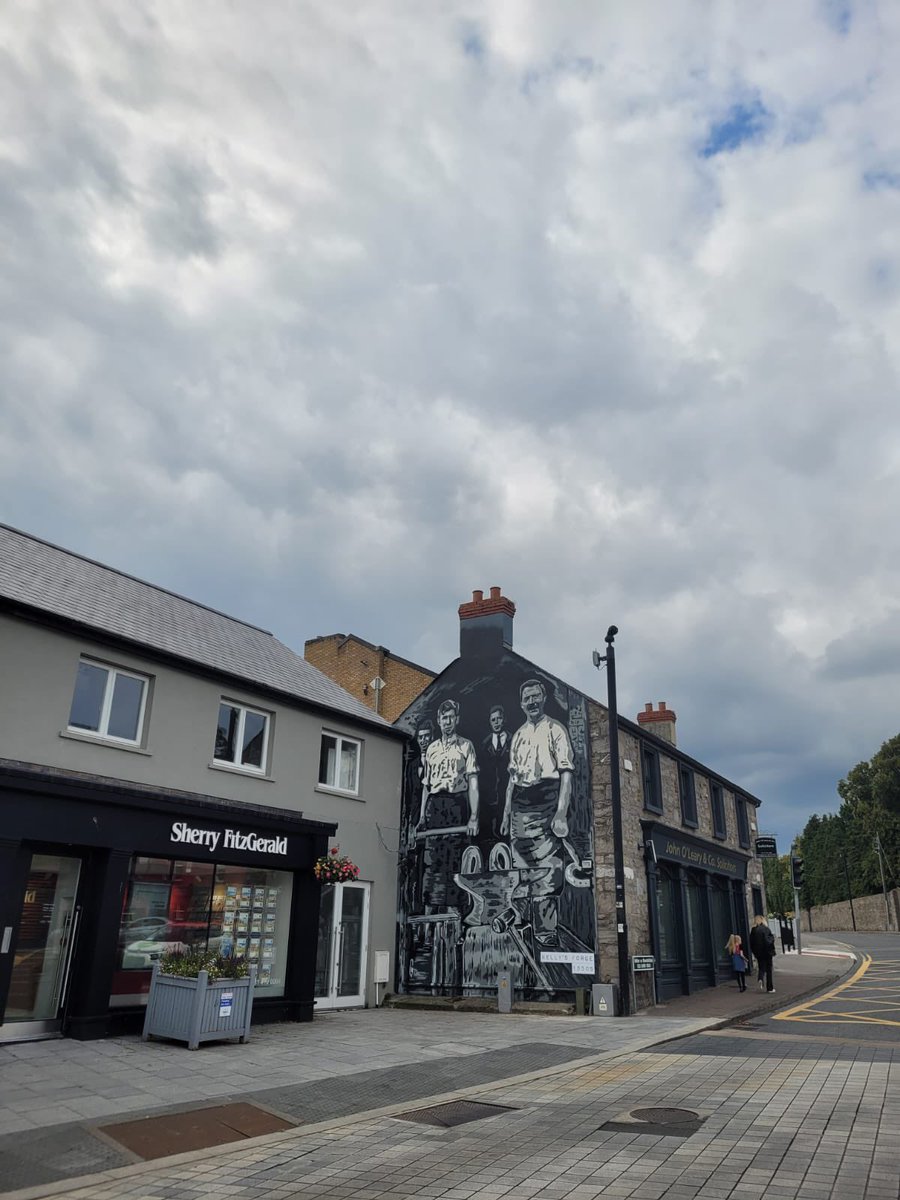 A huge thanks to @GeoffMrT for this impressive mural in #TallaghtVillage Kelly’s Forge. Pure Class. @TheEchoOnline @HeritageHubIRE @LovinDublin @SDCCArts @globalstreetart @Sherry_Fitz #LoveWhereYouLive #HeritageMatters #LoveTallaghtVillage #Culture #PublicArt #StreetArt