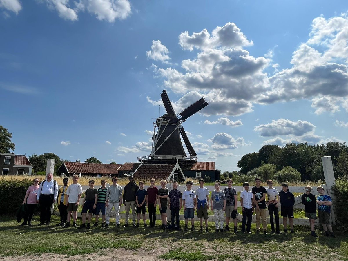 StPaulsChoir's tweet photo. Goodbye to the Netherlands! Three great concerts and a wonderful time had by all on our summer tour. A special way to end the choir year. #StPaulsNetherlands https://t.co/Y7pDF3xsEv