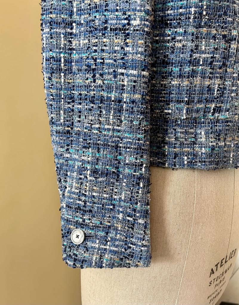 ksargentbespoke's tweet image. This bespoke ladies jacket has been created using luxurious cloth from Holland &amp;amp; Sherry. The mesmerising blue hues instantly put us in mind of the vibrant depths of the Mediterranean sea.

#KathrynSargent #bluejacket #summerwardrobe #bespoketailoring #SavileRowBespoke