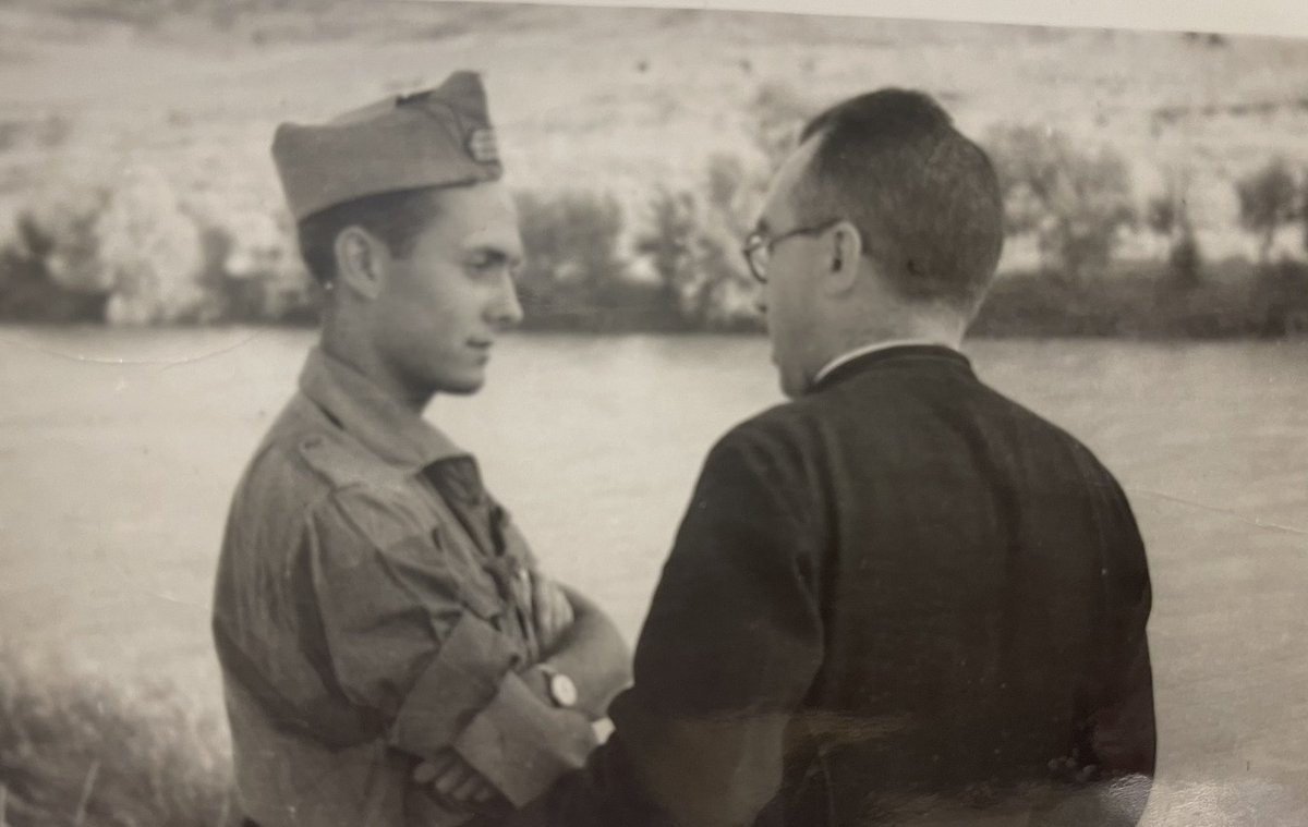 Gonzor_1212's tweet photo. “De casta le viene al galgo” mi padre cuando era joven #OrgulloDeHijo 😍💪💪🇪🇸⚔️☠️ https://t.co/H54ErP6RMf