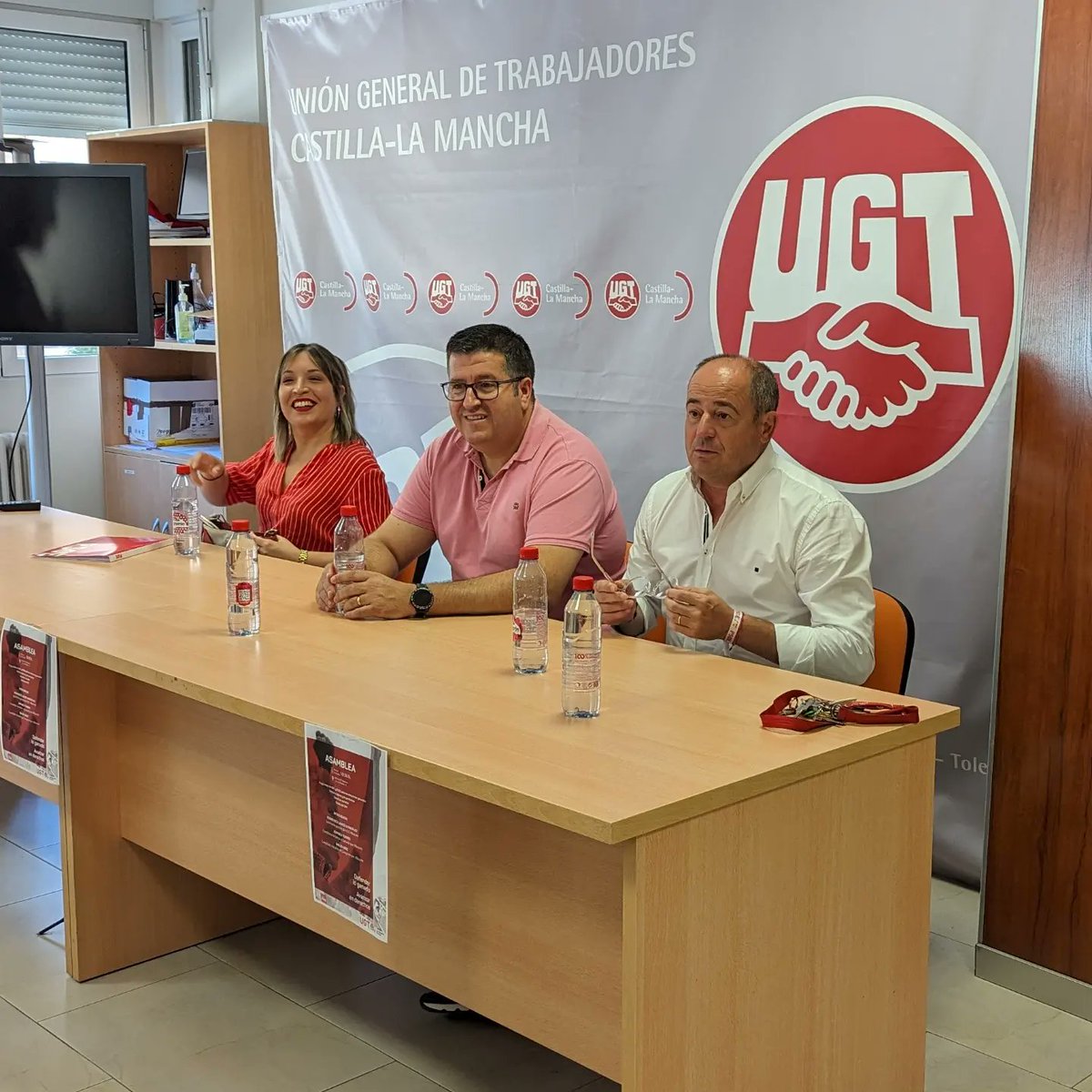 ugtalbacete's tweet photo. 🔴 @ampartorres y @emiliosaezcruz, candidatos de @PSOEAlbacete al Senado y Congreso, han acompañado a nuestro Secretario Provincial en una asamblea en nuestra sede de Albacete
#DefenderLoGanado
#AvanzarEnDerechos https://t.co/2DY6K78FjC