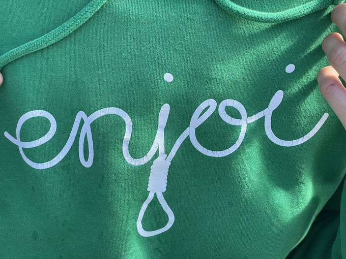 I&rsquo;m dying to know: What do you think of this person&rsquo;s sweatshirt? https://t.co/unvjFWXoPp