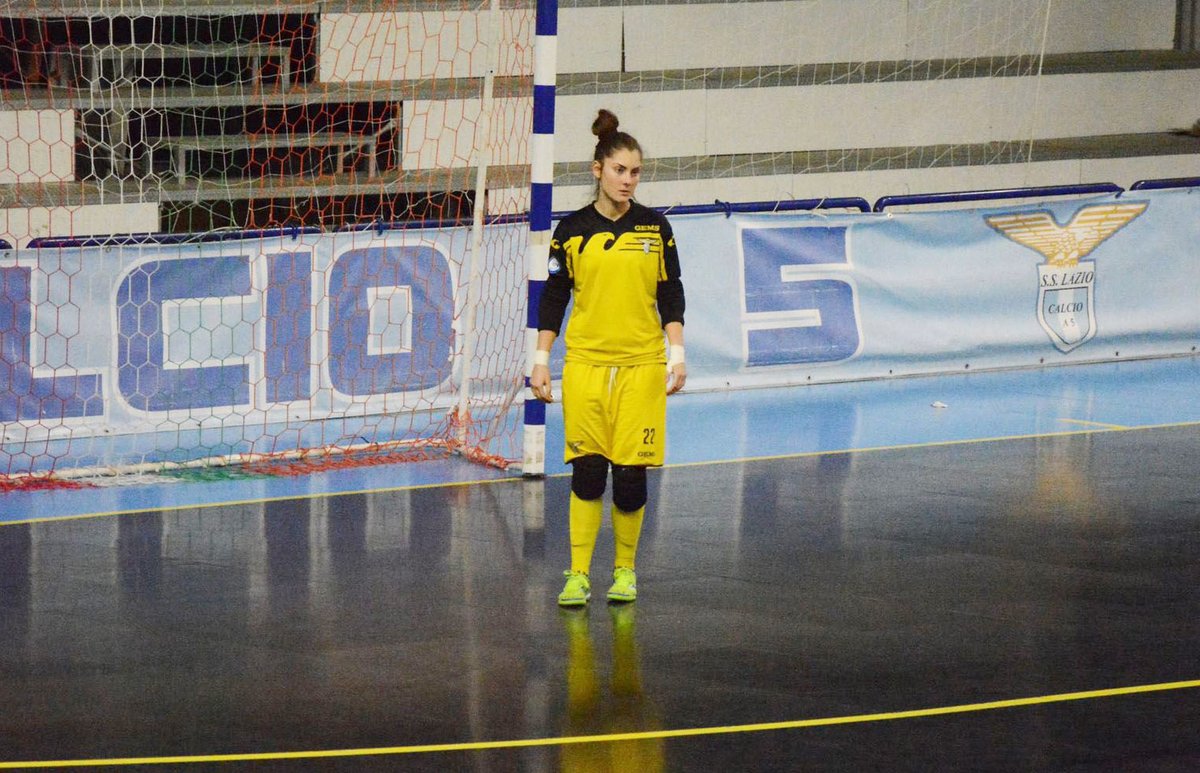 Carlotta Scarcella torna alla Lazio dopo due stagioni tra Kick Off e Cus Cagliari. Bentornata Carlotta!   #futsalmercato #serieafemminile #futsal #lazioc5 #sempreinsieme #mercato