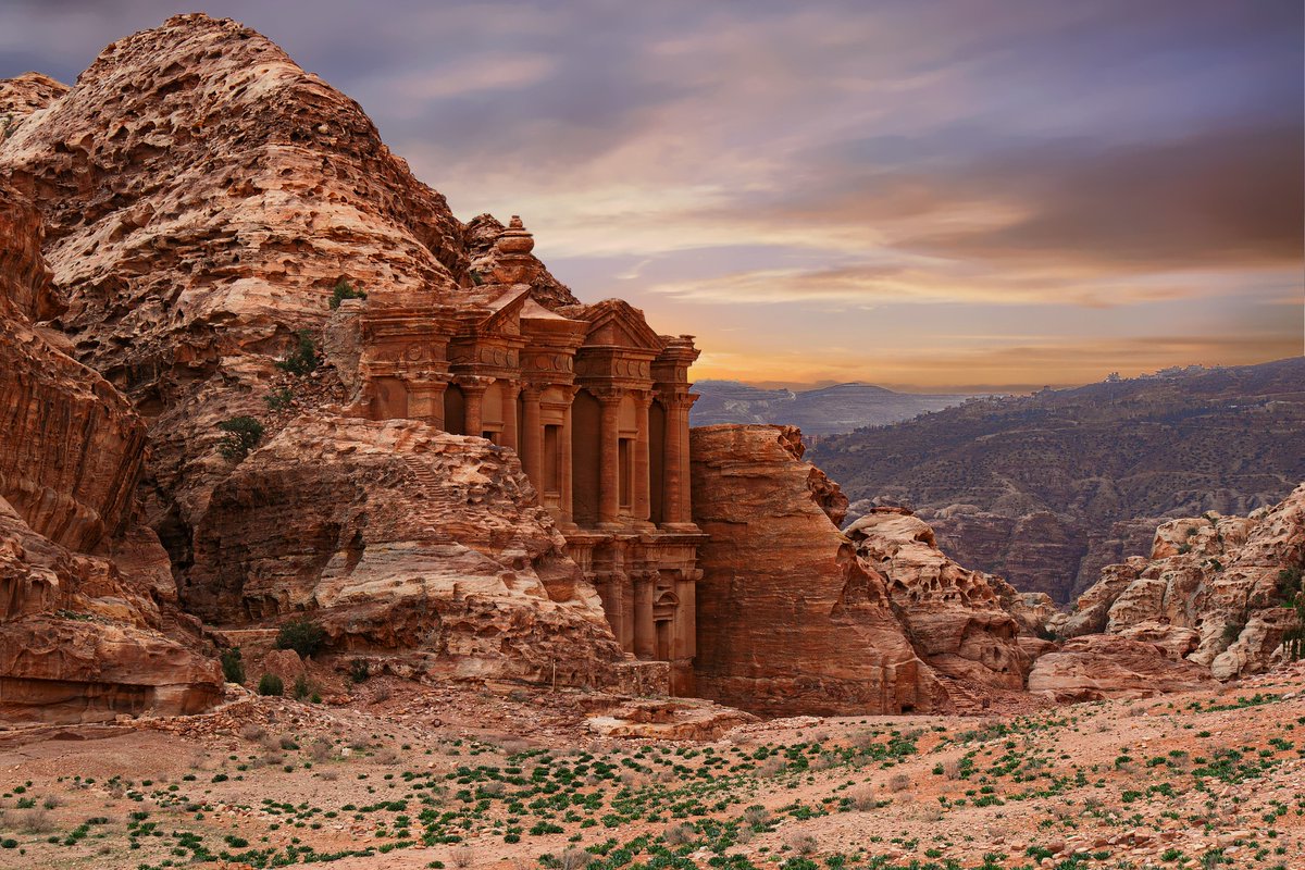 📸 Capture the breathtaking beauty of the Wadi Rum desert and the mesmerizing Dead Sea. Unforgettable landscapes await you in Jordan! 📷🏜️🌊 
#Jordan #rexholidays #traveljordan #triptojordan #travelfromuk #culture