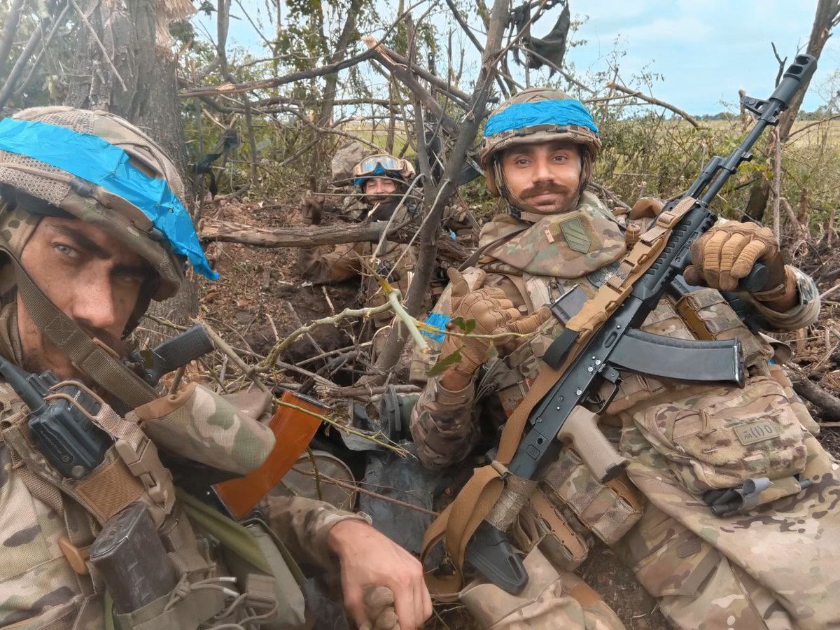 ab3support's tweet photo. Warriors of the 3rd Separate Assault Brigade send greetings from the front lines. Active fighting continues, the occupiers are being destroyed, everything is under control! https://t.co/ada4cE4gnX