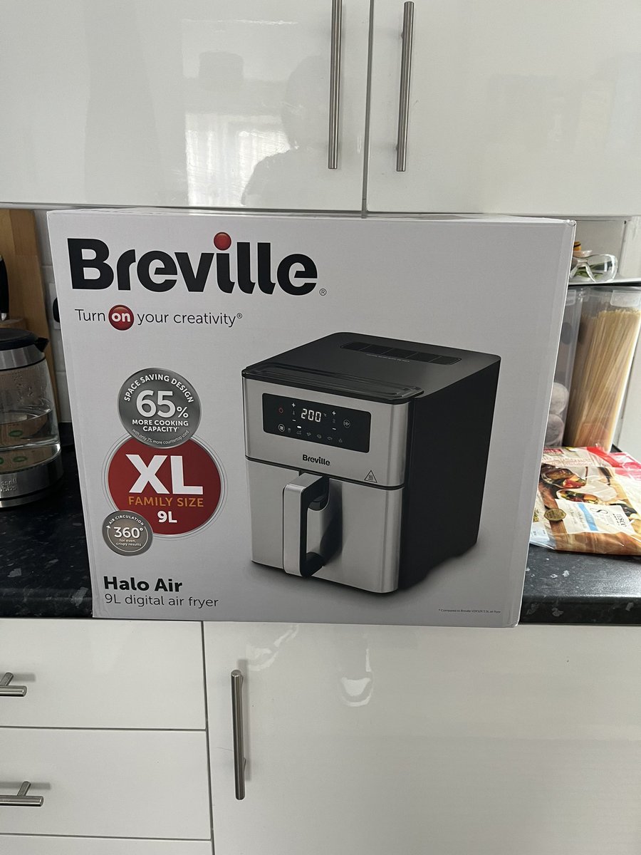 TheJaniceDunn's tweet photo. The excitement is unreal - results to follow soon! #unboxing #ArgosTesters #Breville #AirFryer @Argos_Online https://t.co/KWpShrzWLF