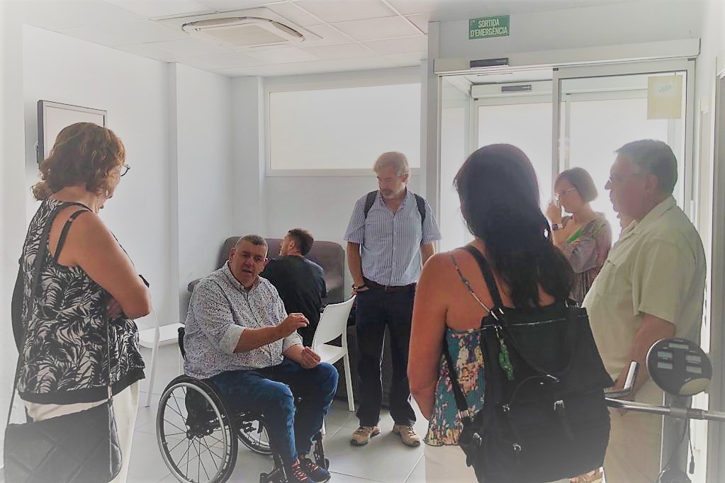 supportgirona's tweet photo. Mostrem amb @iasgirona com funciona l'#EspaiObert a @dsocialscat de #Girona. Ens acompanyen la directora dels serveis territorials @HelgaNuell, el cap d'Atenció a les persones, Jordi Solé, i la coordinadora de la Regió Social del territori, Montse Blanco. L'#EspaiObert és un servei dirigit a la recuperació de les persones amb greu discapacitat psicosocial i exclusió social; és un model d'intervenció referent en el procés de reconversió i transformació de l’hospitalització psiquiàtrica de llarga estada a Catalunya #Desinstitucionalització