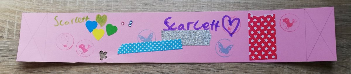 osiioc's tweet photo. These links come as a pair, like their makers at the Peel St Park Festival. When we asked them what made them happy, Scarlett pointed at Kimberly said "She does!" Fortunately, the feeling's mutual :)

"Kimberly makes me happy and my family."

"Scarlett because she is my friend." https://t.co/poXop7mEmV
