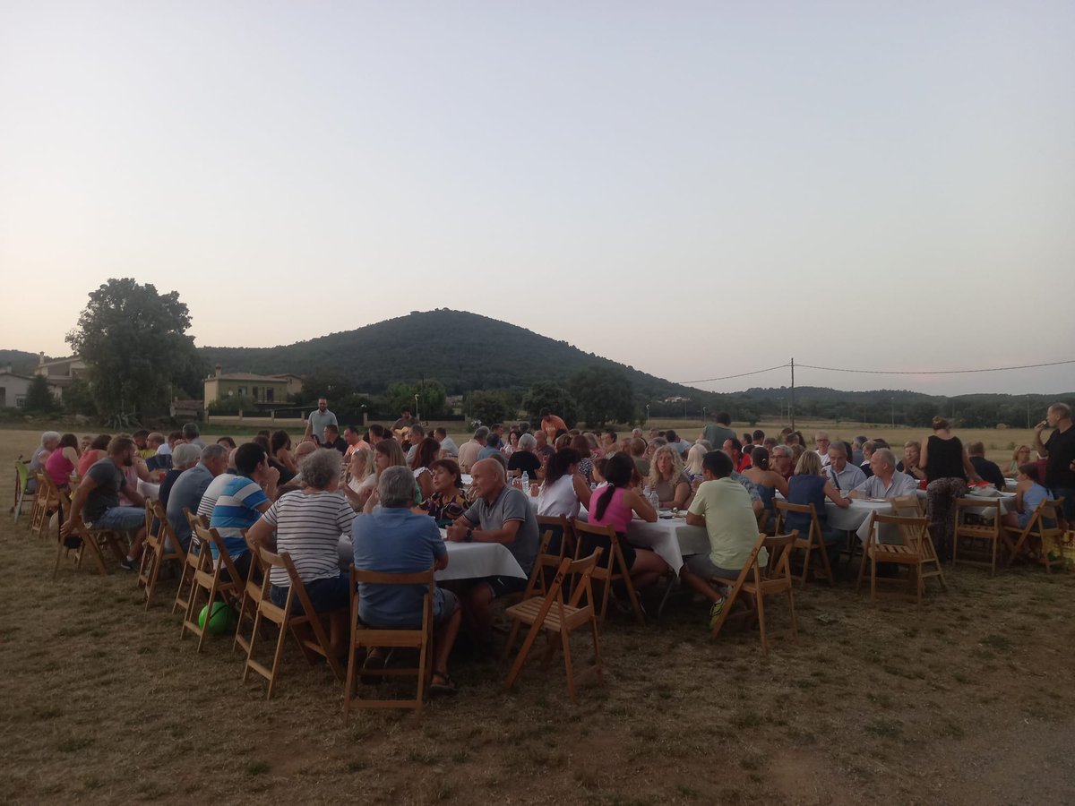 canetdadri's tweet photo. 🎉 Ahir, dia 20 de juliol, vam gaudir de la II Sardinada popular de #CanetdAdri 🌞🐟

💙 Gràcies a tots els que van fer possible aquest sopar tan especial i a tots els que van assistir-hi! 🙌🎊 Esperem repetir-ho l'any vinent! 🤞 https://t.co/eEuYKyvSq1