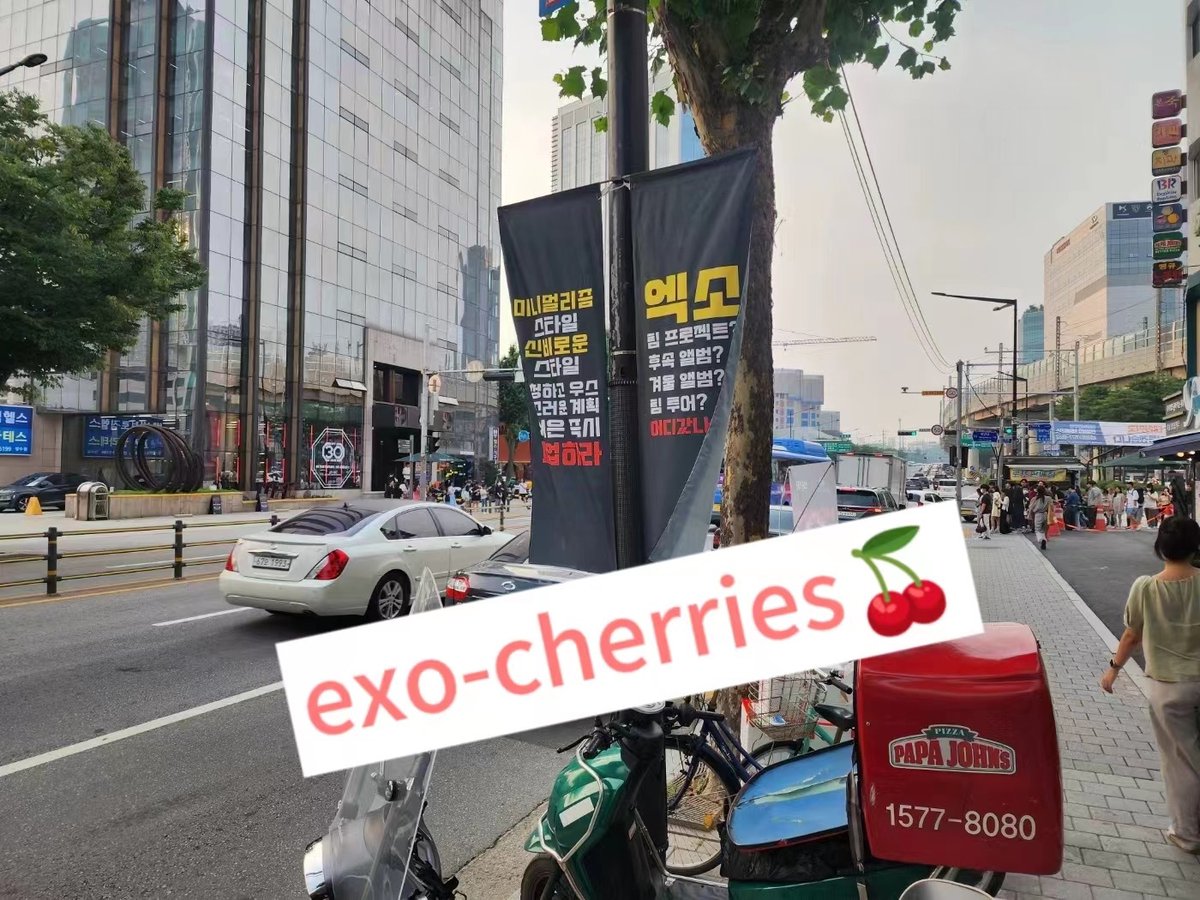 Cherryyanhx's tweet photo. 哎，你楼下街旗飘飘耶 https://t.co/lOXqPqUkxM