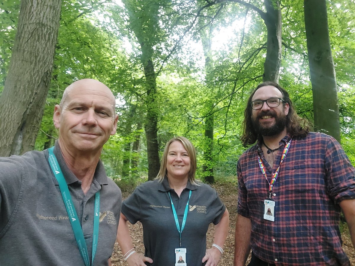 sdc_wardens's tweet photo. Out and about with new Neighbourhood Warden Sharon this week, who is learning about the many aspects the role involves๐
Joint working in #Stinchcombe with Mike, SDC Senior Community Services Officer.
#communityresilience #engagement in #Stroud https://t.co/p5YSndbx9h