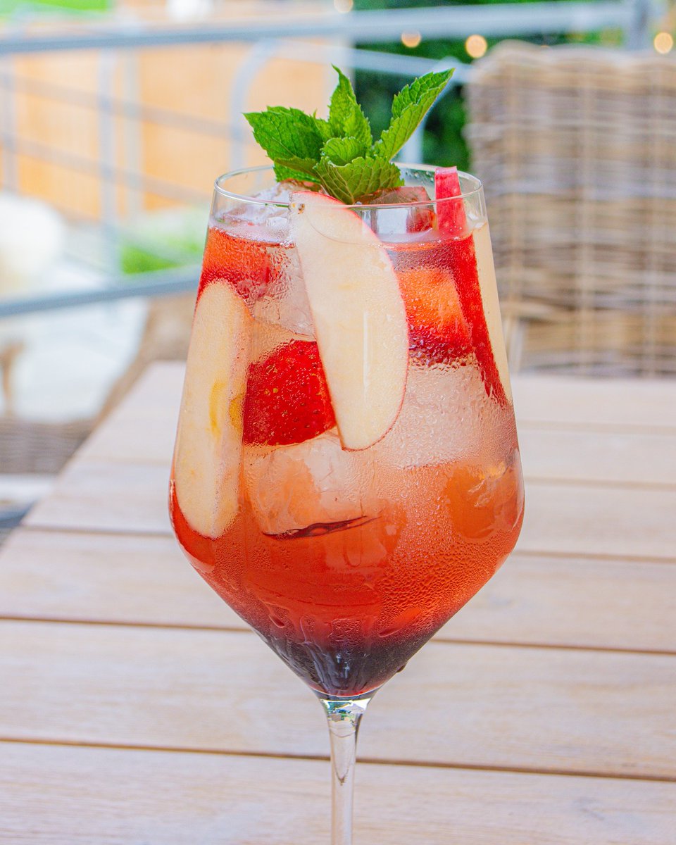 tapandrunCW's tweet photo. Time for cocktails! Rain or shine, try our Pineapple Rum Punch and Cherry Sangria to brighten your day. Get 2 for 12 at #tapandrun #upperbroughton #meltonmowbray #gastropub #villagepub #pubsofinstagram #summervibes https://t.co/w0lnBuTPDI